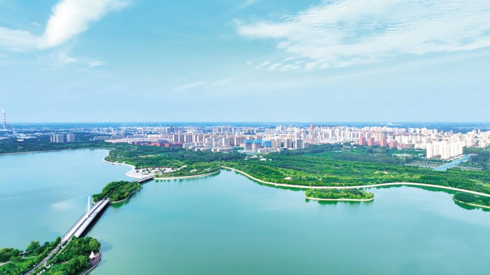 9月14日，航拍镜头下的茌平区金牛湖国家湿地公园水波潋滟